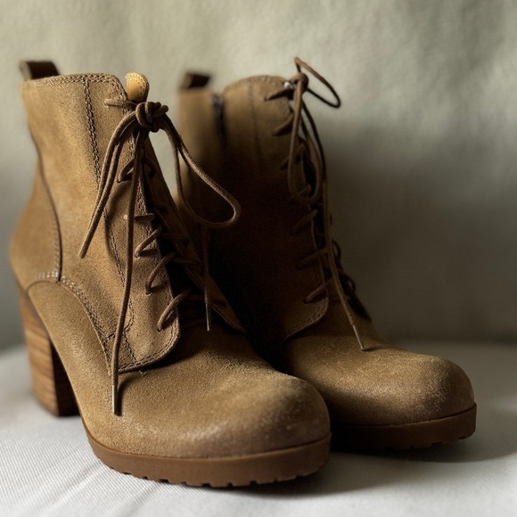 Lucky Brand Size 10 Women’s Leather Tan Heeled Booties. - Picture 10 of 16